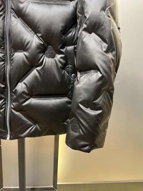 ハイクオリティダウンジャケット側面デザイン